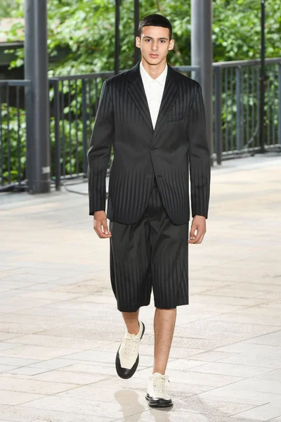 Look 27